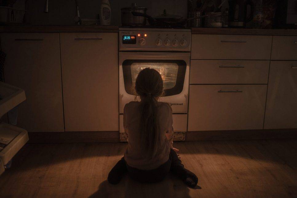 Girl Polina watches as a joint dinner is being prepared at the House of Peace. Photo: Pasha Kritchko
