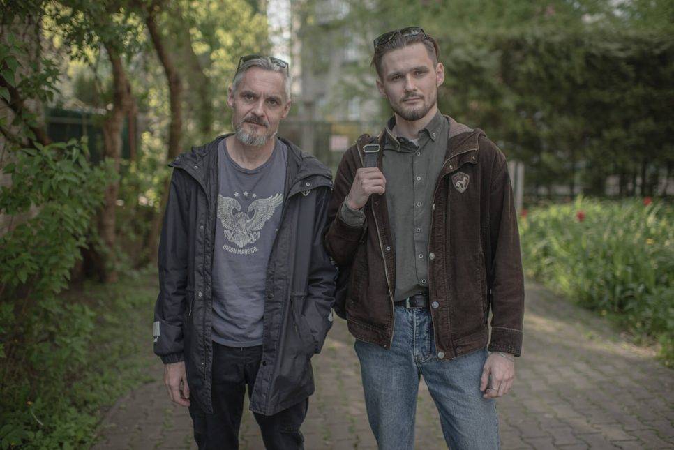 Arseny Sinyak and his father Yevgeny came to the Belarusian house in Warsaw, where the recruiting centre for Kalinouski Regiment volunteer fighters is based. They were involved in a criminal case related to the events of September 13, 2020 in Brest, when protesters took to the streets, started dancing in a circle and were dispersed by water cannon. Photo: Pasha Kritchko