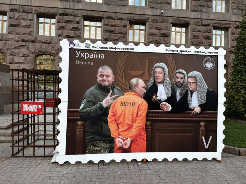 Інсталяція на Хрещатику, головній вулиці Києва. Фото: Ніно Чічуа/Netgazeti