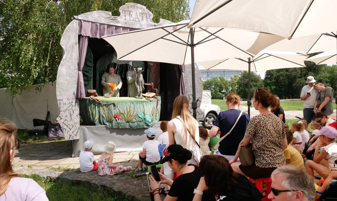 4-space-for-adults-and-children